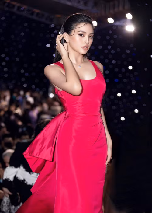 Hiện tại, Tiểu Vy là một trong những vị giám khảo của cuộc thi Hoa hậu Thế giới Việt Nam 2021.