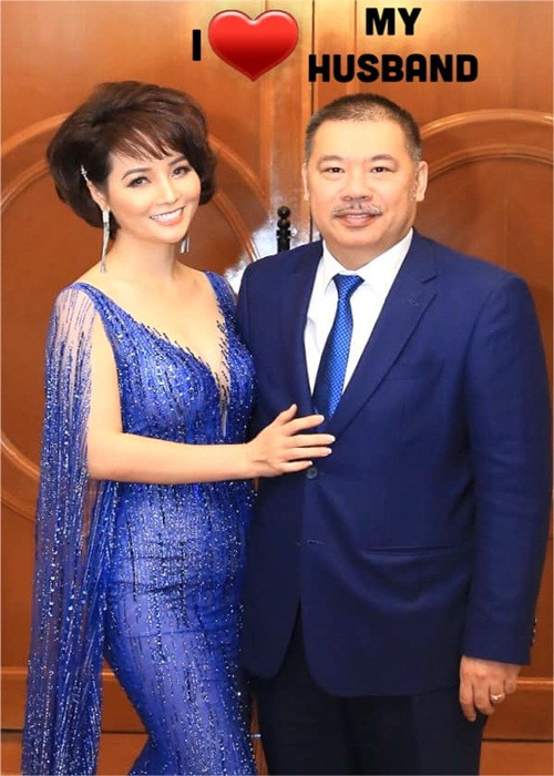 Nữ đạo diễn phim "Kiều" cũng từng tiết lộ chồng cô vô cùng khéo léo trong việc mua sắm nên thay vợ đi siêu thị để mua đồ ăn, vật dụng trong gia đình. Đôi khi nhà có khách, anh không ngại chuyện thay cô làm đầu bếp chính.