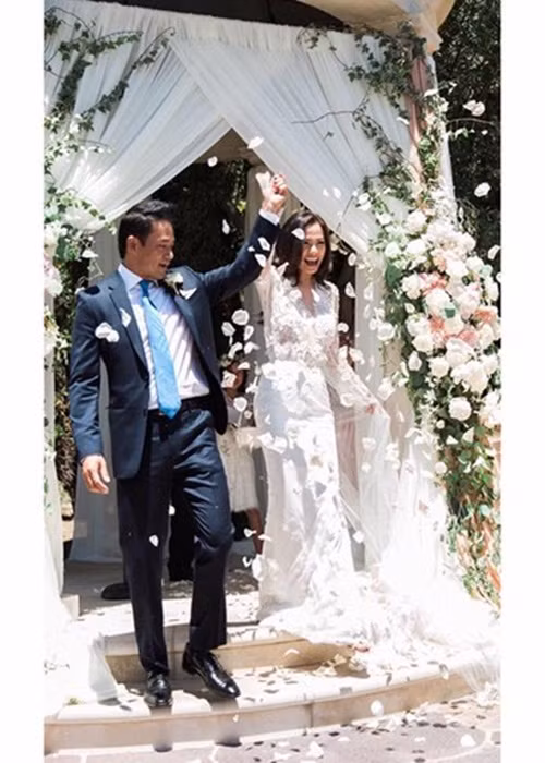 Hậu ly hôn doanh nhân Đức An, Ngọc Thúy gắn bó với luật sư Trường. Cả hai đính hôn vào năm 2015 đến năm 2016 thì tổ chức đám cưới.