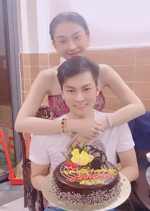 Từng rạn nứt, hôn nhân của Lâm Khánh Chi và chồng trẻ thế nào? Tung ran nut, hon nhan cua Lam Khanh Chi va chong tre the nao?