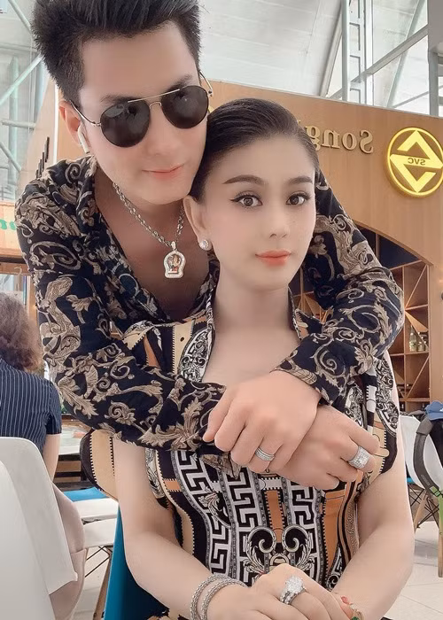 Tái hợp, Lâm Khánh Chi được chồng trẻ ngày càng chiều chuộng.