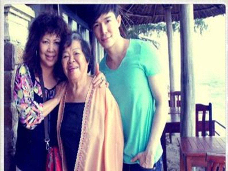 Bà ngoại của Nathan Lee chính là nghệ sĩ Hương Mai.