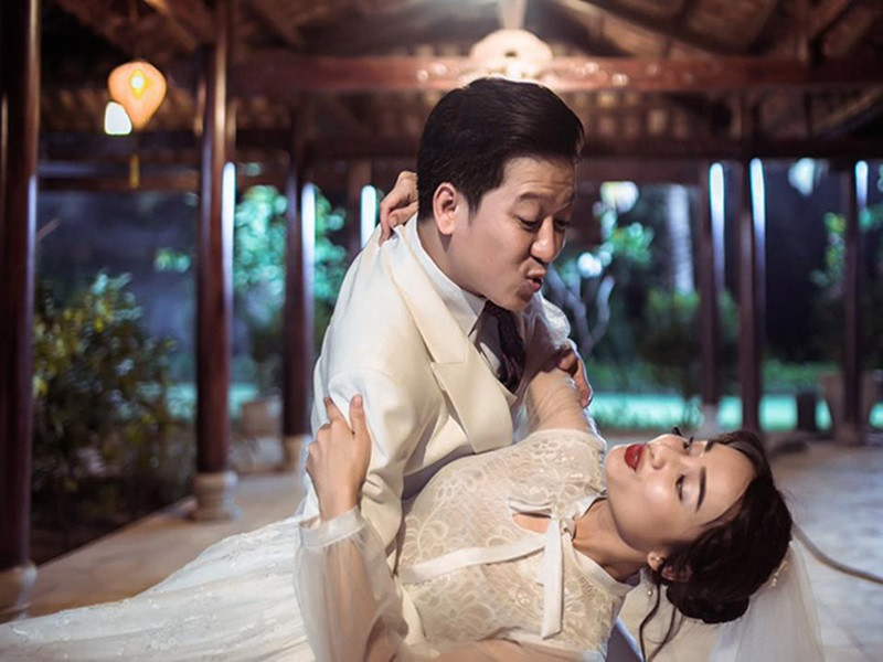 Tháng 8/2018, tin đồn Nhã Phương chuẩn bị làm đám cưới với Trường Giang vào tháng 9/2018 và nữ diễn viên mang bầu 3 tháng gây xôn xao. Mặc những lời đồn thổi, Nhã Phương giữ im lặng.