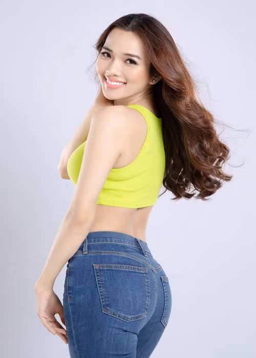 Nhiều người cho rằng ít bà mẹ 3 con nào có hình thể chuẩn như bà xã Ưng Hoàng Phúc.