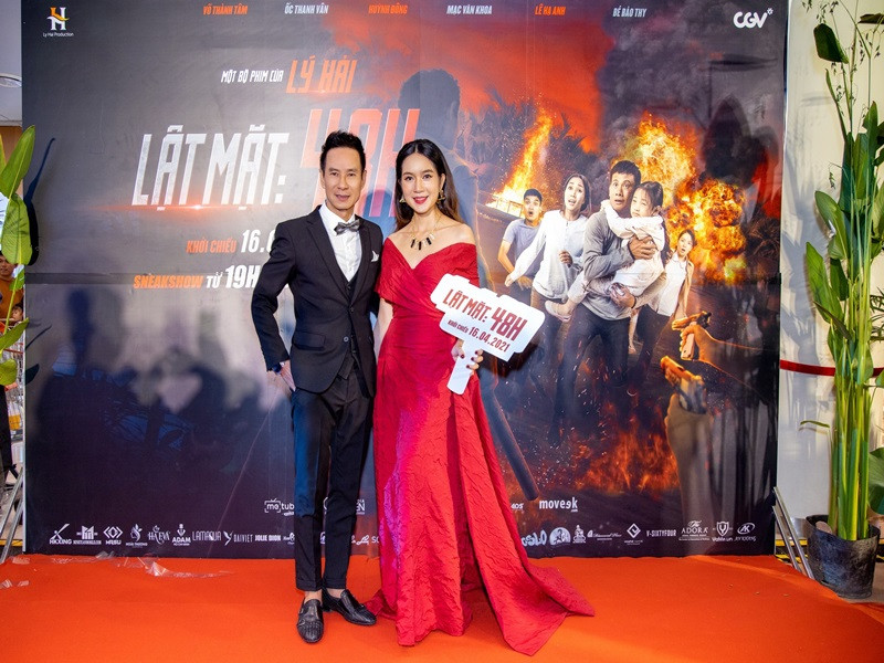 “Lật mặt: 48h” hiện tại gây chú ý. Theo Box Office Vietnam - chuyên trang không chính thức về số liệu doanh thu, phim đạt 26,5 tỷ tính đến chiều ngày 17/4. Không ít khán giả cho rằng phim của Lý Hải có thể thu về ít nhất 200 tỷ.