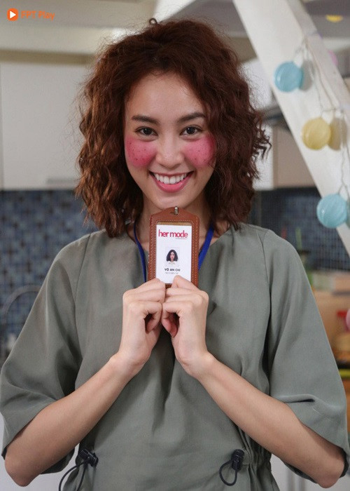 Ninh Dương Lan Ngọc từng bị chê diễn và tạo hình quá lố trong bộ phim “Mối tình đầu của tôi”. Nàng ngọc nữ giải thích đạo diễn Bảo Nhân muốn cô thể hiện 200, 300% năng lượng còn tạo hình bám sát nguyên tác. Ảnh: Thể thao văn hóa