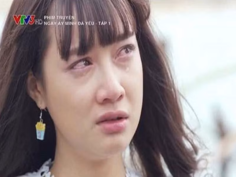 Trong hơn 10 năm qua, cách diễn của Nhã Phương gần như không có sự đột phá, gây nhàm chán dù liên tục thay đổi tạo hình nhân vật. Khi xem phim Nhã Phương đóng, nhiều khán giả chê cô có biểu cảm quá lố, đặc biệt khi khóc. Về điều này, cô chọn cách giữ im lặng chứ không lên tiếng như nhiều đồng nghiệp khác.