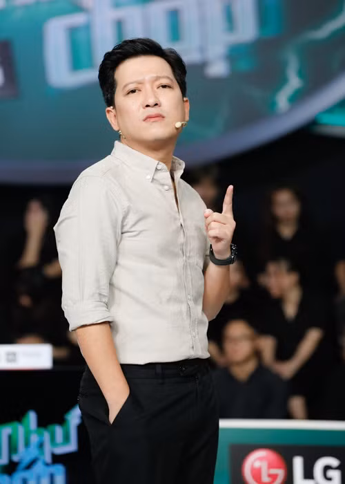 Tuy nhiên phía Trường Giang khẳng định, Trường Giang quyết định không đóng nữa vì cả hai bên không thỏa thuận được lịch quay và nam danh hài cũng không chấp nhận được cách làm việc thiếu chuyên nghiệp từ phía đạo diễn.