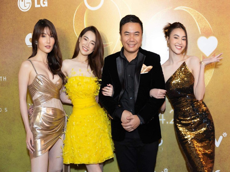 Mới đây, Nhã Phương là sao Việt bị tố chảnh chọe, làm việc thiếu chuyên nghiệp. Cụ thể, đạo diễn Nhất Trung vừa bức xúc cho biết, một nữ diễn viên không chịu hợp tác PR phim “1990”, dùng đủ chiêu trò khi quay phim.