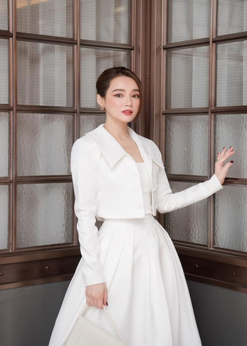 Trả lời Zing, quản lý của Nhã Phương khẳng định mọi quyết định về công việc, lịch trình, nội dung công việc của Nhã Phương do công ty quản lý, sắp xếp. Vì thế, nếu có vấn đề gì liên quan đến công việc, công ty sẽ giải quyết với đối tác.