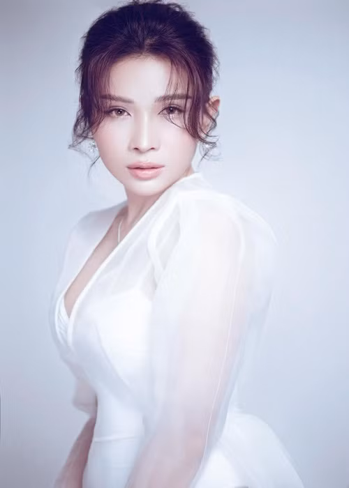 Khả Như chia sẻ trên Zing, cô và Khương Ngọc chỉ nên là bạn bè. “Chúng tôi rất hợp để làm bạn. Nếu anh Ngọc hay người yêu anh ấy xem chương trình thì tôi xin lỗi”, Khả Như chia sẻ. Sau khi chia tay, cả hai không ngại làm việc chung.