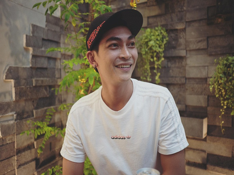 Diễn viên Khương Ngọc vừa công khai chuyện có con. Theo Zing, anh từ chối tiết lộ danh tính bạn gái song cho biết, nửa kia thông minh, xinh đẹp.