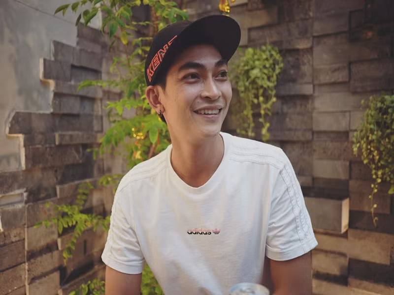 Diễn viên Khương Ngọc vừa công khai chuyện có con. Theo Zing, anh từ chối tiết lộ danh tính bạn gái song cho biết, nửa kia thông minh, xinh đẹp.