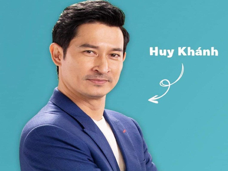 Sự việc Huy Khánh bị lợi dụng quảng cáo thuốc tăng sinh lý đang thu hút sự quan tâm của dư luận. Nam diễn viên chia sẻ trên Zing, năm 2020, anh ký hợp đồng với một nhãn hiệu thực phẩm chức năng, sau đó, video quảng cáo bị cắt ghép, nội dung thô tục, khó chấp nhận.