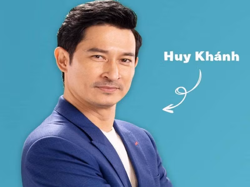 Sự việc Huy Khánh bị lợi dụng quảng cáo thuốc tăng sinh lý đang thu hút sự quan tâm của dư luận. Nam diễn viên chia sẻ trên Zing, năm 2020, anh ký hợp đồng với một nhãn hiệu thực phẩm chức năng, sau đó, video quảng cáo bị cắt ghép, nội dung thô tục, khó chấp nhận.