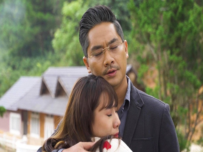 Chính Minh Luân chủ động nói chuyện, pha trò với tình cũ. Sau khi phim đóng máy, cả hai thường xuyên nhắn tin hỏi thăm nhau. Ảnh: Vietnamnet