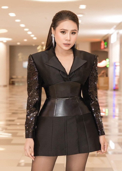 Sau 2 lần yêu đồng nghiệp gây ồn ào làm phiền lòng khán giả, Hồ Bích Trâm không muốn quen người trong showbiz.