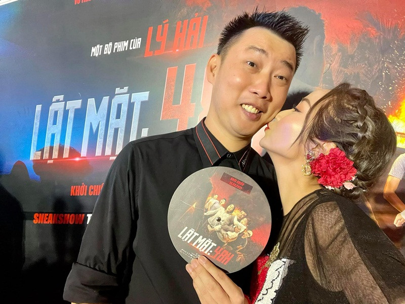 Từ khi yêu đến về chung một nhà, Ốc Thanh Vân và Trí Rùa gặp nhiều sóng gió song cả hai vẫn không buông tay vì tình yêu và trách nhiệm với 3 con.