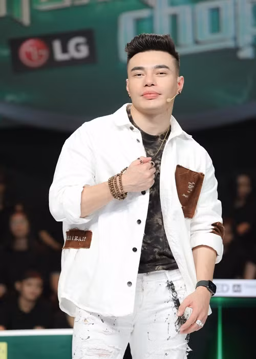 Rút kinh nghiệm từ loạt ồn ào trong năm 2019, Lê Dương Bảo Lâm trở nên thận trọng hơn.