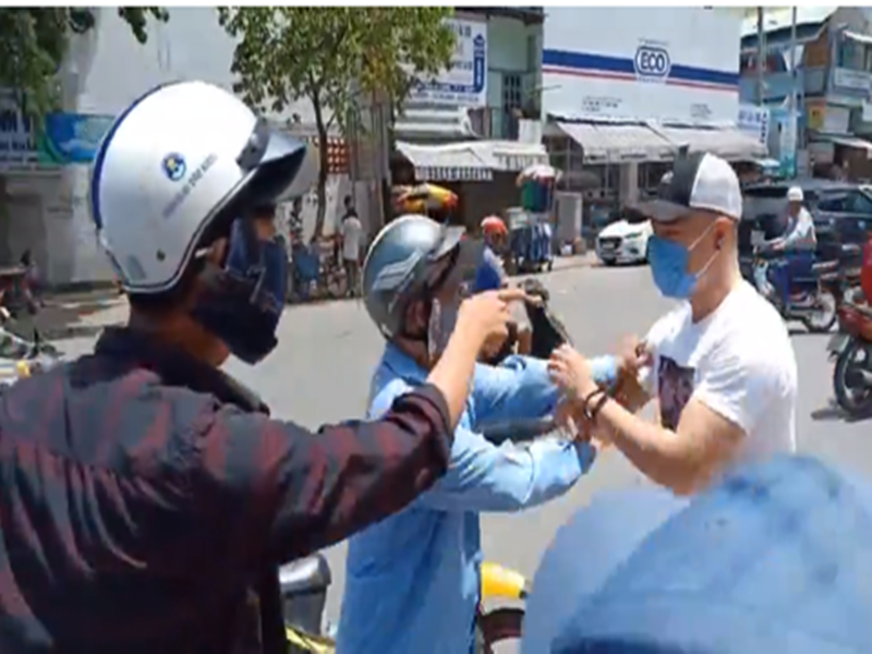 Lê Dương Bảo Lâm phủ nhận dàn dựng clip. Anh giải thích lý do không đánh lại hay báo công an là vì giữ gìn hình ảnh nghệ sĩ. Bản thân anh cũng không muốn mọi chuyện đi quá xa. Ảnh: Công an TP HCM