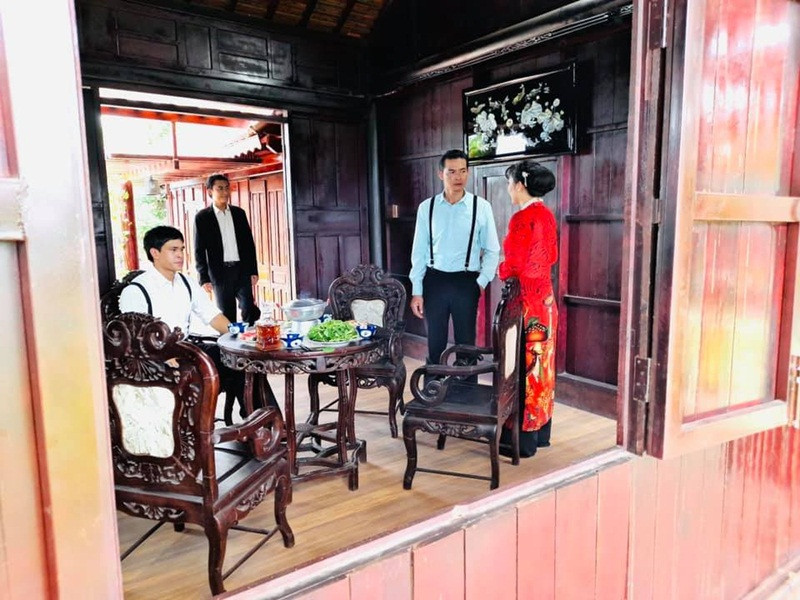 Quách Ngọc Ngoan chủ động lấy giá cát sê hữu nghị để nhà sản xuất có thể đầu tư hơn vào trang thiết bị tạo ra một bộ phim truyền hình chất lượng.