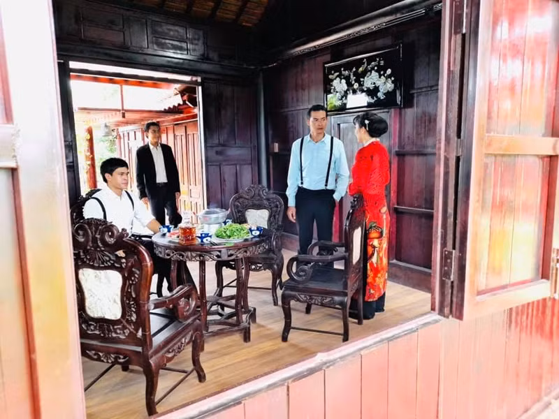 Quách Ngọc Ngoan chủ động lấy giá cát sê hữu nghị để nhà sản xuất có thể đầu tư hơn vào trang thiết bị tạo ra một bộ phim truyền hình chất lượng.