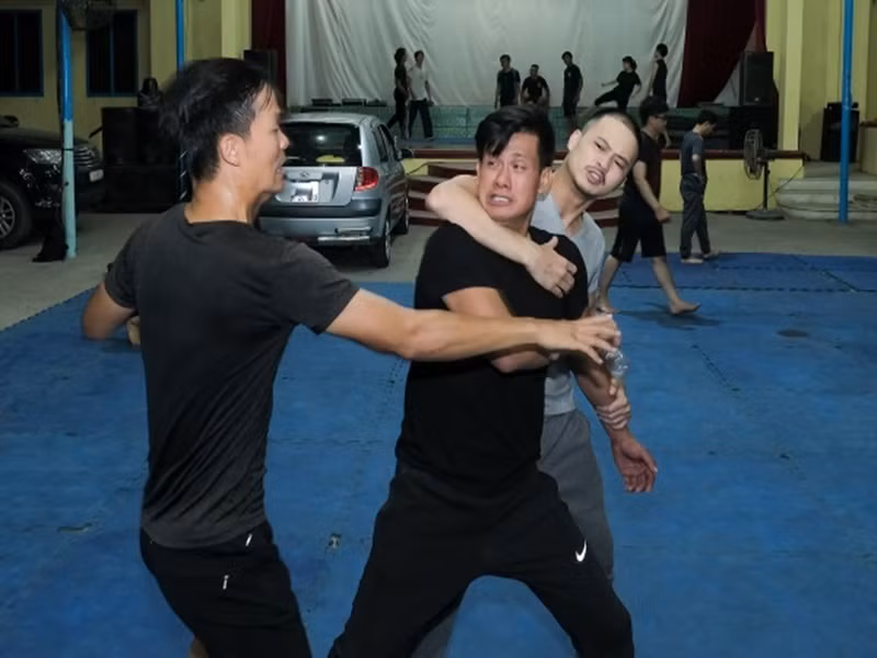 Võ Thành Tâm đăng ký casting từ Mỹ bằng một video ghi hình vào lúc 2h sáng sau khi nghe thông tin casting phần mới của "Lật mặt". Sau đó, khi được Lý Hải chọn mặt gửi vàng, anh đáp chuyến bay 20 tiếng từ Mỹ rồi đi thẳng đến phòng tập. Nam diễn viên sinh năm 1978 muốn dành mọi thời gian để tập luyện cho vai diễn.