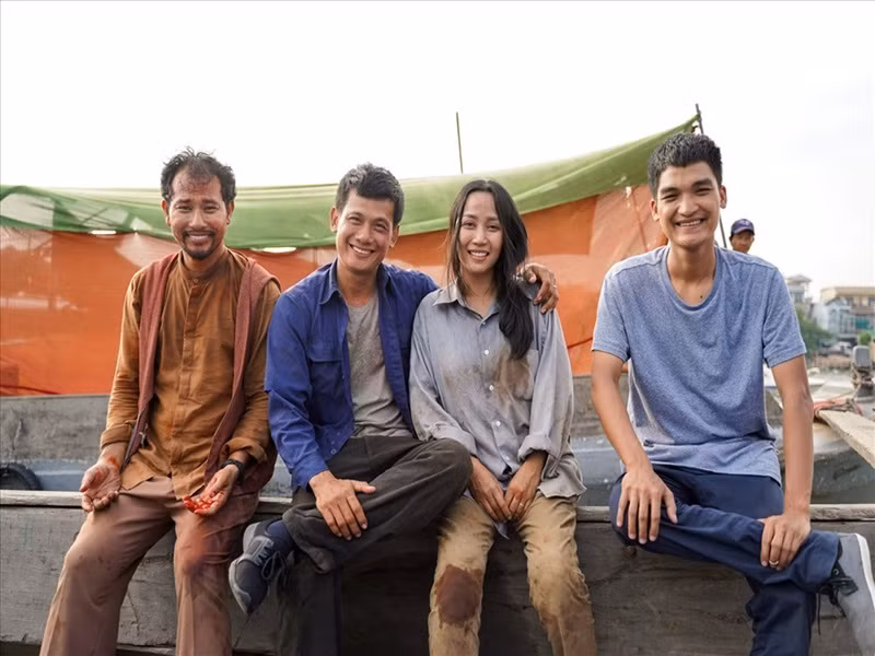 Giống Võ Thành Tâm, các diễn viên khác cũng không ngại nhập vai trong cảnh quay nguy hiểm như Mạc Văn Khoa, Huỳnh Đông, Ốc Thanh Vân.