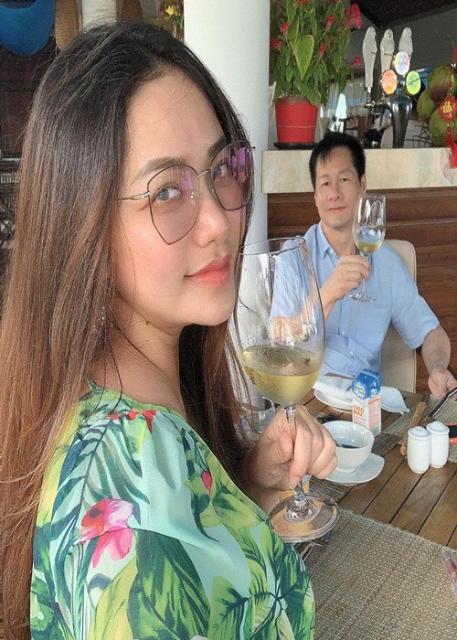 Có ông xã đại gia, Phan Như Thảo vẫn tự kinh doanh. Cô buôn bán từ khô hải sản, điện thoại đến kinh doanh spa.