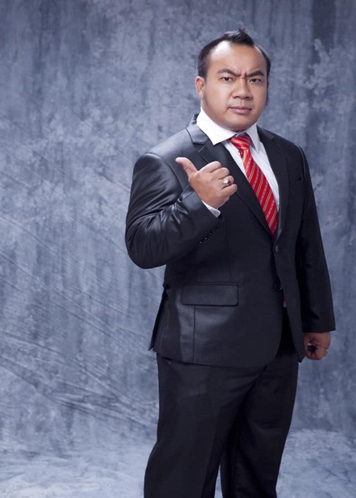 Nam diễn viên cho biết, sau khi mất mẹ, anh không đặt nặng vị trí, vai trò trong nghề mà chỉ cần làm để lo cho gia đình. “Tôi không buông nghề của mình nhưng không bằng mọi cách để có được vị trí”, Hiếu Hiền tâm sự.