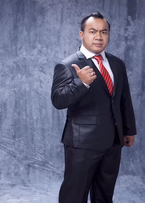 Nam diễn viên cho biết, sau khi mất mẹ, anh không đặt nặng vị trí, vai trò trong nghề mà chỉ cần làm để lo cho gia đình. “Tôi không buông nghề của mình nhưng không bằng mọi cách để có được vị trí”, Hiếu Hiền tâm sự.