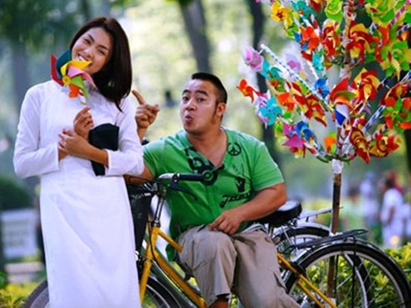 Phải đến năm 2008, Hiếu Hiền mới nhận được sự chú ý của nhiều khán giả khi đóng vai Hều - chàng trai nghèo bán chong chóng trong bộ phim truyền hình “Bỗng dưng muốn khóc”. Ảnh: Đẹp