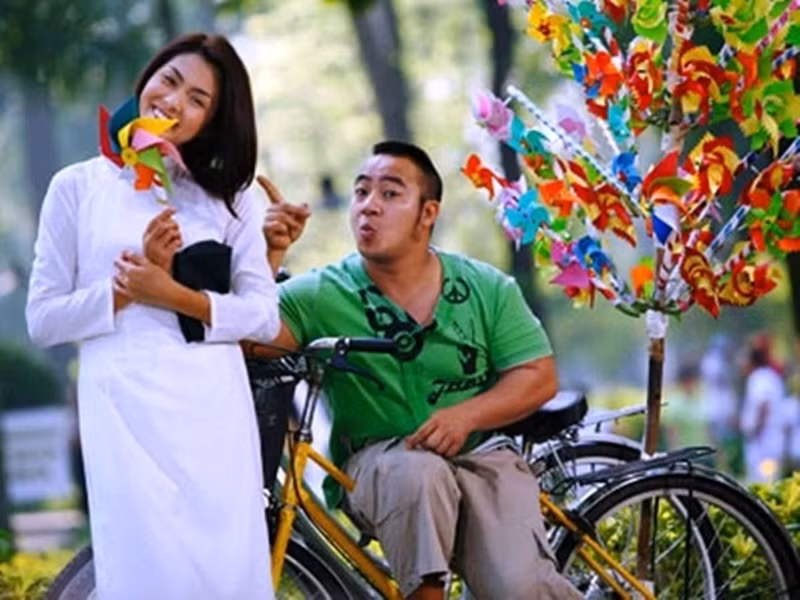 Phải đến năm 2008, Hiếu Hiền mới nhận được sự chú ý của nhiều khán giả khi đóng vai Hều - chàng trai nghèo bán chong chóng trong bộ phim truyền hình “Bỗng dưng muốn khóc”. Ảnh: Đẹp