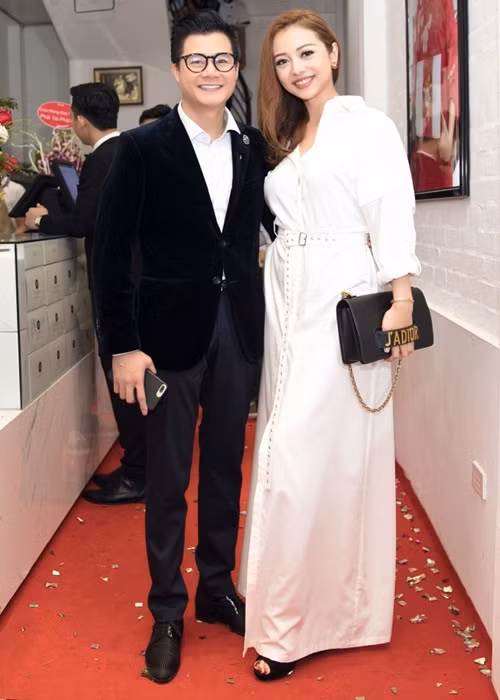 Ứng xử văn minh sau khi ly hôn, Quang Dũng và Jennifer Phạm được nhiều khán giả khen ngợi.