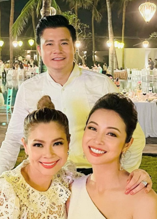 Vài năm trở lại đây, Jennifer Phạm và Quang Dũng không ngại chạm mặt tại các sự kiện, thậm chí thoải mái trò chuyện.