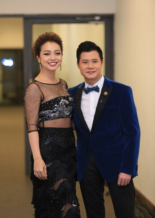 "Tôi và Jennifer rất đồng lòng trong quan điểm nuôi con, trao đổi với nhau hàng ngày để chọn ra hướng tốt nhất cho con. Chúng tôi tôn trọng nhau, làm những gì tốt đẹp nhất cho con", Quang Dũng tâm sự.