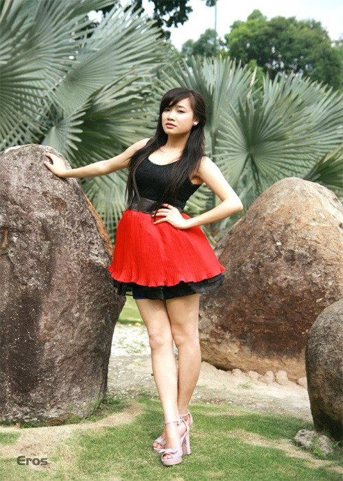 Lúc mới vào nghề, vai nào Nhã Phương cũng nhận, miễn sao có thu nhập để sống tự lập ở Sài Gòn. Sau này khi được nhiều khán giả yêu thích, cô có cơ hội nhận được những vai diễn tốt hơn, thu nhập ổn định hơn.