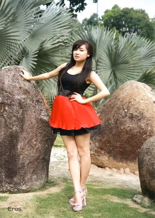 Lúc mới vào nghề, vai nào Nhã Phương cũng nhận, miễn sao có thu nhập để sống tự lập ở Sài Gòn. Sau này khi được nhiều khán giả yêu thích, cô có cơ hội nhận được những vai diễn tốt hơn, thu nhập ổn định hơn.