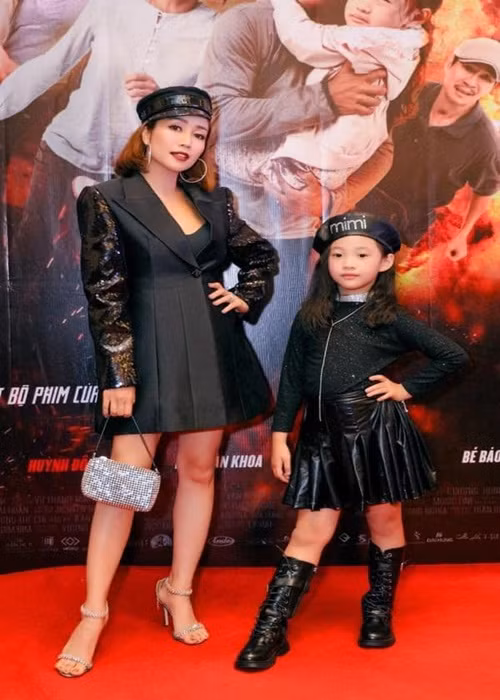 Theo Thế giới điện ảnh, bé Bảo Thi sinh năm 2014 trong một gia đình không ai theo đuổi nghệ thuật nhưng cô nhóc sớm bộc lộ năng khiếu nghệ thuật như catwalk, hát, đàn piano.