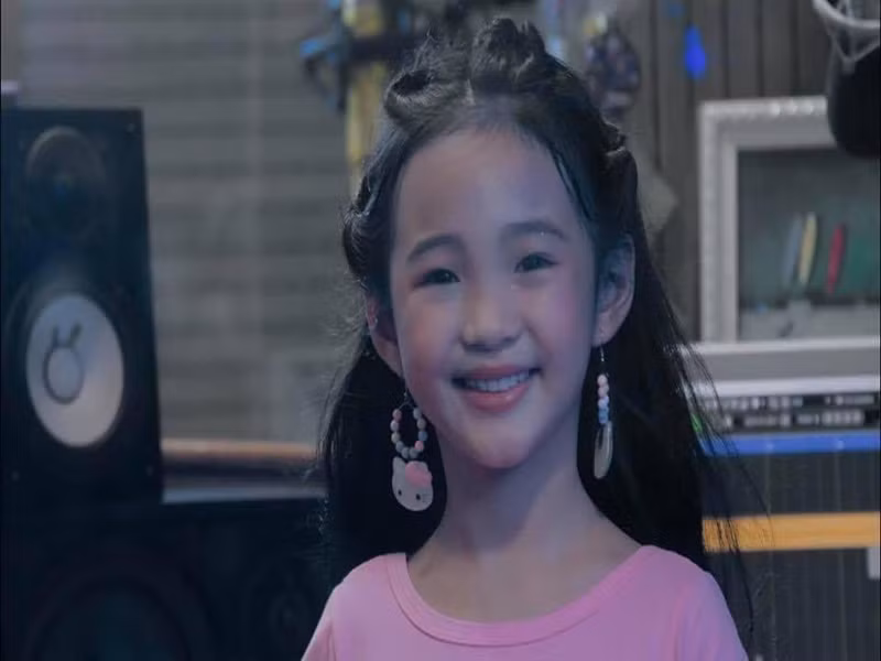 Chị Mai Trinh - mẹ của bé Bảo Thi cho biết, gia đình chị luôn cân nhắc kỹ thời gian hoạt động của bé từng dự án, chương trình vào cuối tuần mới cho bé tham gia. Ảnh: Phụ nữ Việt Nam