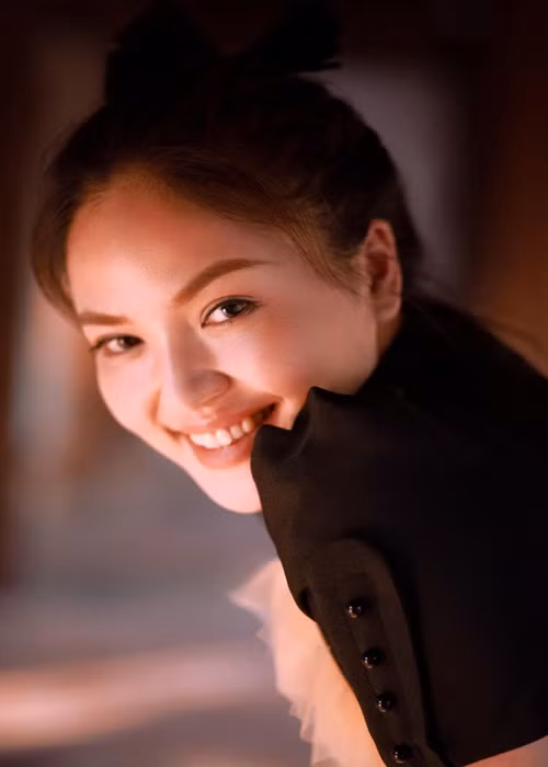 Lam Trang đã xác nhận tin vui bầu bí. Cô đăng ảnh con trai và viết: "Anh Su chính thức lên chức anh vợ".