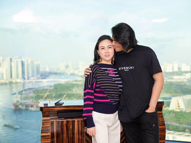 Khi có con chung với Phượng Chanel, Quách Ngọc Ngoan khoe anh dành nhiều thời gian cho con hơn bạn gái vì cô hay bận công việc. Nam diễn viên cho biết, anh tự tin bản thân có thể chăm con tốt.