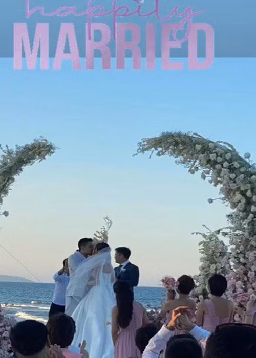 Phanh Lee không đăng tải ảnh cận mặt người bạn đời, tuy nhiên, cô thường xuyên chia sẻ nửa kia sau đám cưới.