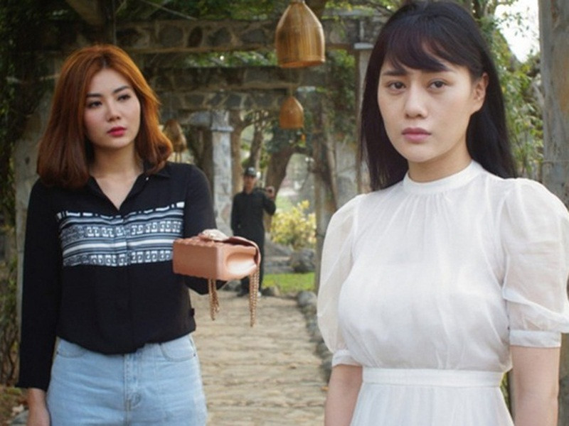 Tên tuổi của Phương Oanh vụt sáng khi cô đóng chính phim truyền hình “Quỳnh búp bê”. Trong phim, cô vào vai cô gái vùng cao tên Quỳnh bị lừa bán vào động mại dâm sau khi bỏ nhà đi vì bị cha dượng cưỡng hiếp, mẹ không bảo vệ.