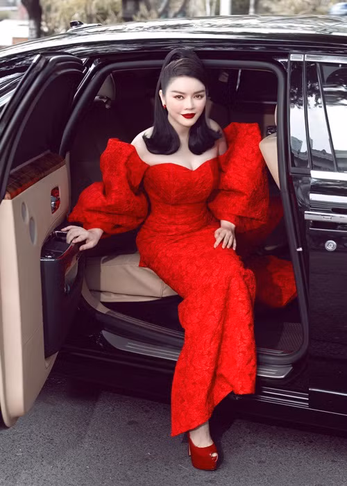 Nữ diễn viên từng có mối tình 9 năm với một người đàn ông kém cô 2 tuổi. Cả hai chia tay vào năm 2019. "Tôi yêu anh ấy nhưng không dám đánh đổi sự nghiệp để chọn gia đình", Lý Nhã Kỳ chia sẻ về lý do cuộc tình tan vỡ.