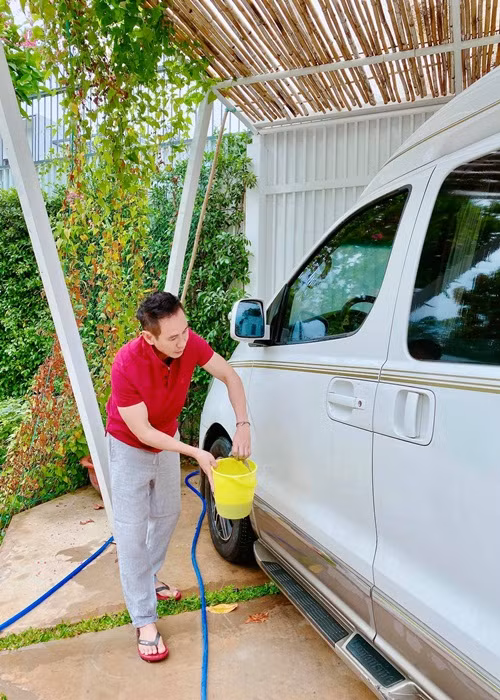 Nhiều lúc ra đường mà bình dân quá, nam đạo diễn phim “Lật mặt: 48h” khiến khán giả không nhận ra.