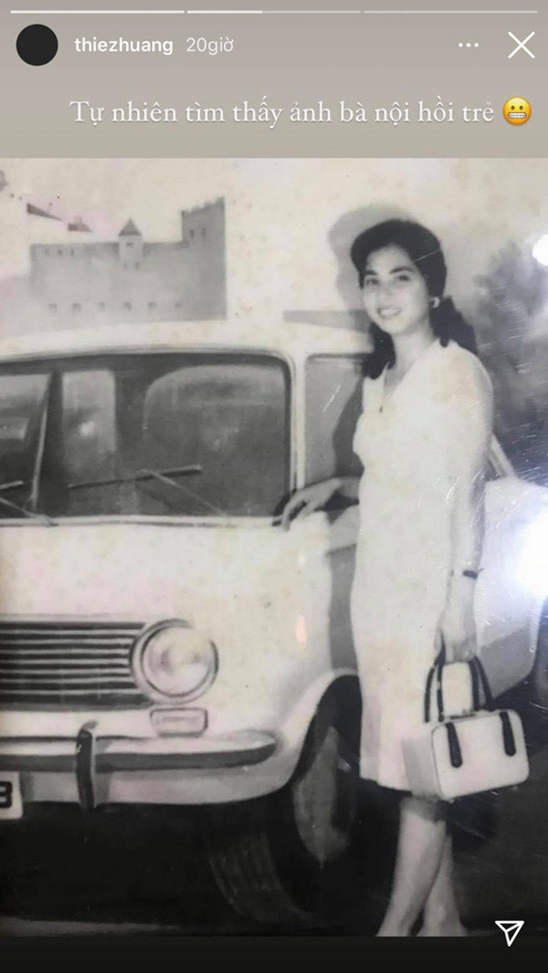 Mới đây, cô nàng lại khiến dân tình trầm trồ với bức hình bà nội, kèm caption: "Tự nhiên tìm thấy ảnh bà nội hồi trẻ". Trong ảnh, bà nội Hồ Thiên Trang mặc váy liền thân đơn giản, tay đeo đồng hồ, tóc làm xoăn. Chỉ nhìn qua là đủ biết từ hồi đó, nhà bà nội cô nàng đã thuộc hàng giàu có.