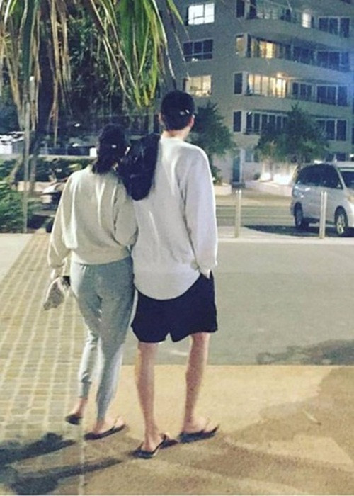 Bên nhau, Kim Woo Bin - Shin Min Ah giản dị hết mức.