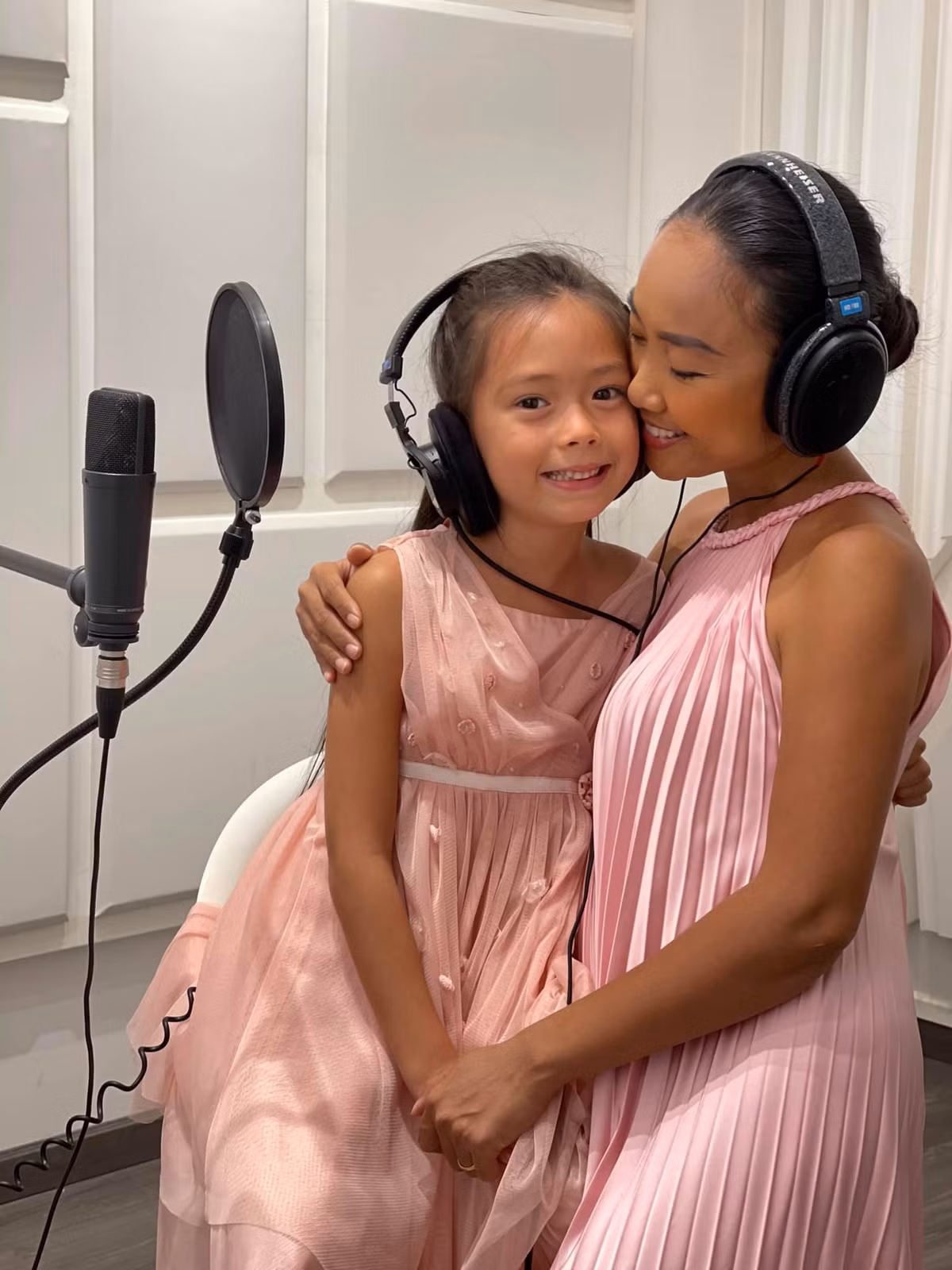 Con gái của Đoan Trang có năng khiếu âm nhạc. Đầu tháng 4 vừa qua, Đoan Trang giúp con gái phát hành ca khúc đầu tay "Em là bông hồng nhỏ" nhân dịp tưởng niệm ngày mất của cố nhạc sĩ Trịnh Công Sơn.