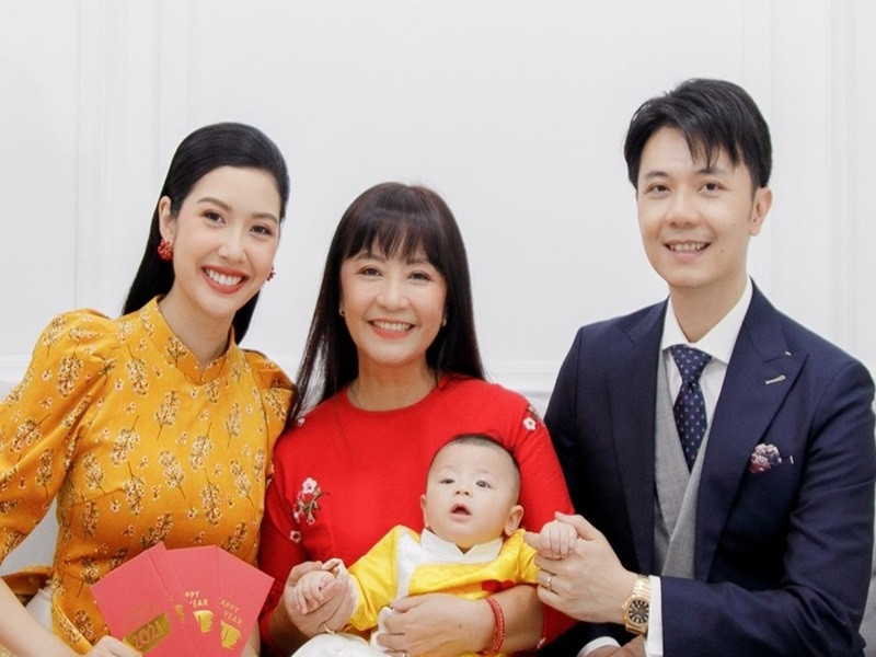 Thúy Vân vẫn hoạt động trong làng giải trí sau khi kết hôn. Cô trở lại với công việc khi con trai được 1 tháng tuổi. Nhờ tập luyện, ăn uống khoa học và đi làm, Thúy Vân về dáng sau sinh khá nhanh.